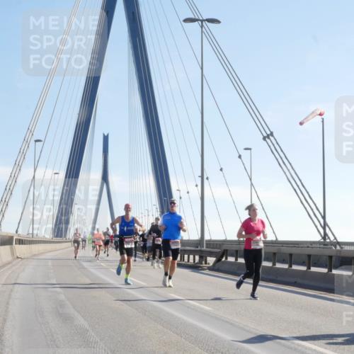 03.10.2025 - Köhlbrandbrückenlauf Matties Gatica Varas http://msf.ph/oto/9020765 03.10.2025 12:23:05 Position 1  meine-sportfotos.de