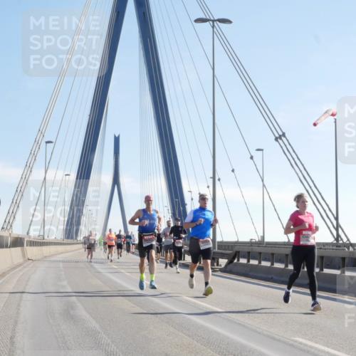 03.10.2025 - Köhlbrandbrückenlauf Matties Gatica Varas http://msf.ph/oto/9020769 03.10.2025 12:23:05 Position 1  meine-sportfotos.de