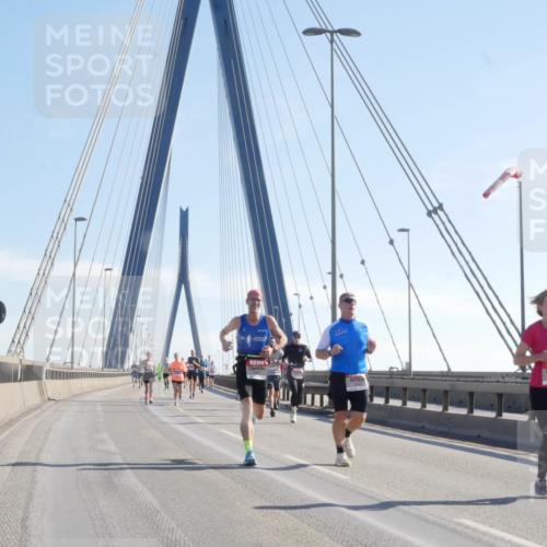 03.10.2025 - Köhlbrandbrückenlauf Matties Gatica Varas http://msf.ph/oto/9020774 03.10.2025 12:23:06 Position 1  meine-sportfotos.de