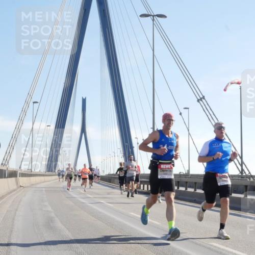 03.10.2025 - Köhlbrandbrückenlauf Matties Gatica Varas http://msf.ph/oto/9020780 03.10.2025 12:23:07 Position 1 5845 meine-sportfotos.de