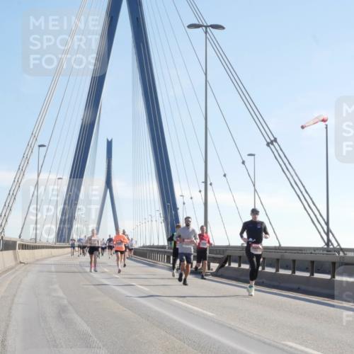03.10.2025 - Köhlbrandbrückenlauf Matties Gatica Varas http://msf.ph/oto/9020784 03.10.2025 12:23:08 Position 1  meine-sportfotos.de