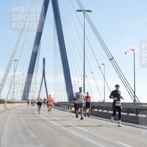 03.10.2025 - Köhlbrandbrückenlauf Matties Gatica Varas http://msf.ph/oto/9020788 03.10.2025 12:23:08 Position 1  meine-sportfotos.de