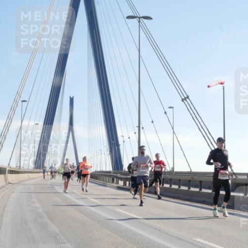 03.10.2025 - Köhlbrandbrückenlauf Matties Gatica Varas http://msf.ph/oto/9020791 03.10.2025 12:23:08 Position 1  meine-sportfotos.de