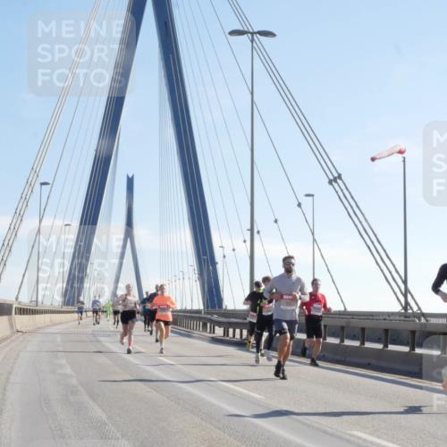 03.10.2025 - Köhlbrandbrückenlauf Matties Gatica Varas http://msf.ph/oto/9020795 03.10.2025 12:23:09 Position 1  meine-sportfotos.de