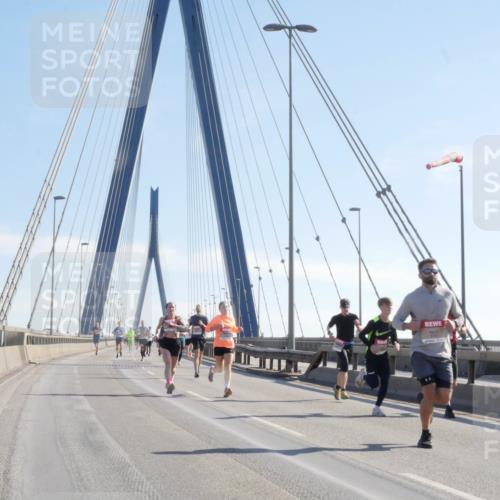 03.10.2025 - Köhlbrandbrückenlauf Matties Gatica Varas http://msf.ph/oto/9020801 03.10.2025 12:23:10 Position 1  meine-sportfotos.de