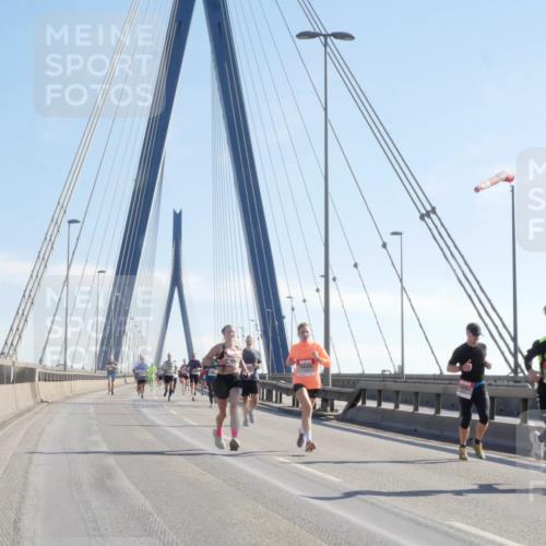 03.10.2025 - Köhlbrandbrückenlauf Matties Gatica Varas http://msf.ph/oto/9020808 03.10.2025 12:23:11 Position 1 11111 meine-sportfotos.de