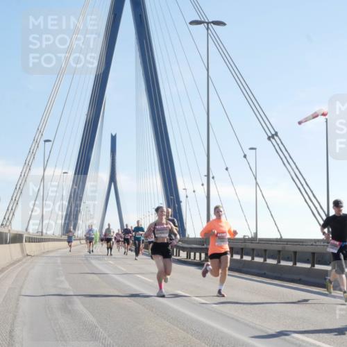 03.10.2025 - Köhlbrandbrückenlauf Matties Gatica Varas http://msf.ph/oto/9020811 03.10.2025 12:23:11 Position 1  meine-sportfotos.de
