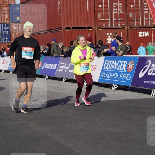 03.10.2025 - Köhlbrandbrückenlauf Michael Burmester http://msf.ph/oto/9020813 03.10.2025 10:21:44 Ziel 1049, 1467, 1740, 1976, 2016, 2022, 2097, 2235, 2298, 2309, 2524, 3570, 3694 meine-sportfotos.de