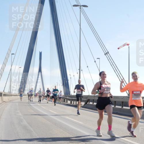 03.10.2025 - Köhlbrandbrückenlauf Matties Gatica Varas http://msf.ph/oto/9020824 03.10.2025 12:23:13 Position 1 4095 meine-sportfotos.de