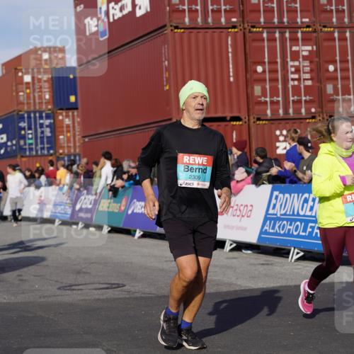 03.10.2025 - Köhlbrandbrückenlauf Michael Burmester http://msf.ph/oto/9020825 03.10.2025 10:21:45 Ziel 1049, 1467, 1740, 1976, 2016, 2022, 2097, 2235, 2298, 2309, 2414, 2524, 3570, 3660, 3661, 3662, 3693, 3694 meine-sportfotos.de