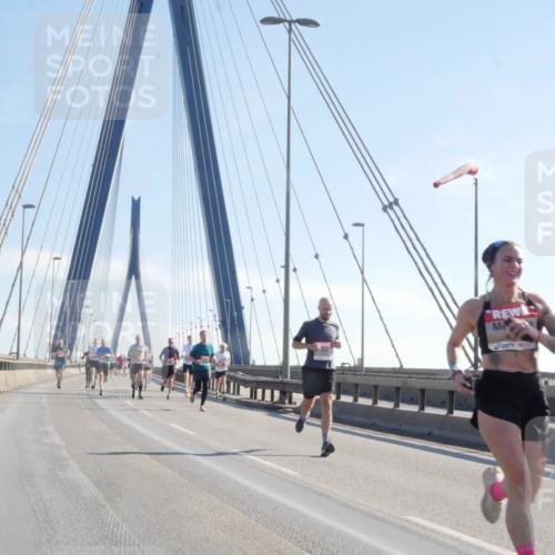 03.10.2025 - Köhlbrandbrückenlauf Matties Gatica Varas http://msf.ph/oto/9020827 03.10.2025 12:23:13 Position 1  meine-sportfotos.de