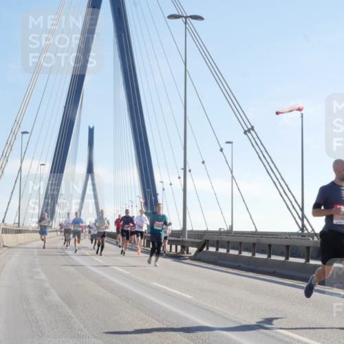 03.10.2025 - Köhlbrandbrückenlauf Matties Gatica Varas http://msf.ph/oto/9020837 03.10.2025 12:23:15 Position 1  meine-sportfotos.de