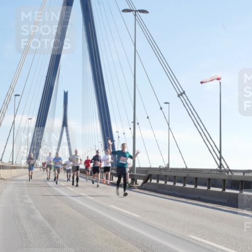 03.10.2025 - Köhlbrandbrückenlauf Matties Gatica Varas http://msf.ph/oto/9020841 03.10.2025 12:23:15 Position 1  meine-sportfotos.de