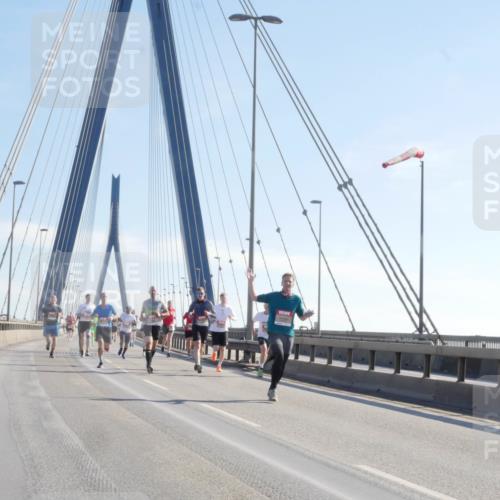 03.10.2025 - Köhlbrandbrückenlauf Matties Gatica Varas http://msf.ph/oto/9020846 03.10.2025 12:23:16 Position 1  meine-sportfotos.de