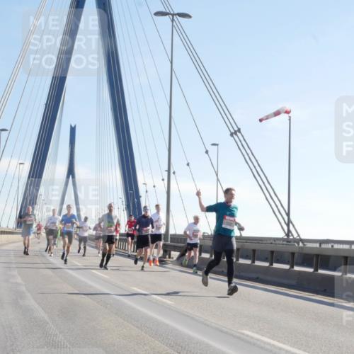 03.10.2025 - Köhlbrandbrückenlauf Matties Gatica Varas http://msf.ph/oto/9020850 03.10.2025 12:23:17 Position 1  meine-sportfotos.de
