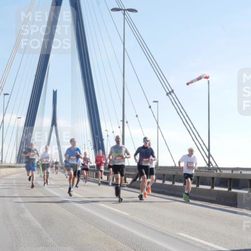 03.10.2025 - Köhlbrandbrückenlauf Matties Gatica Varas http://msf.ph/oto/9020859 03.10.2025 12:23:18 Position 1  meine-sportfotos.de