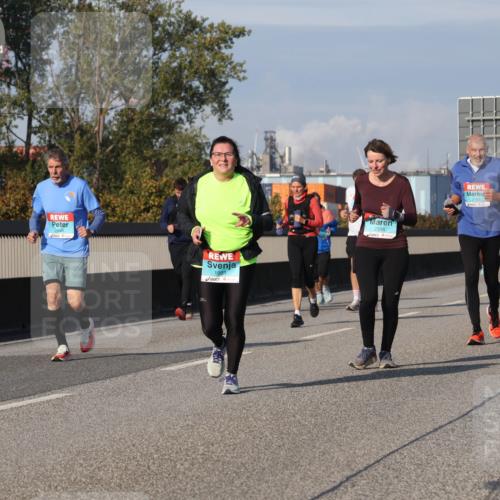 03.10.2025 - Köhlbrandbrückenlauf Luisa Fischer http://msf.ph/oto/9020861 03.10.2025 11:13:28 Position 3 1991, 2316, 2470 meine-sportfotos.de