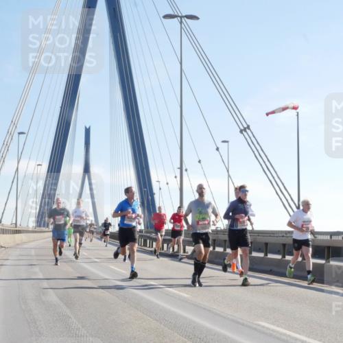 03.10.2025 - Köhlbrandbrückenlauf Matties Gatica Varas http://msf.ph/oto/9020862 03.10.2025 12:23:19 Position 1  meine-sportfotos.de