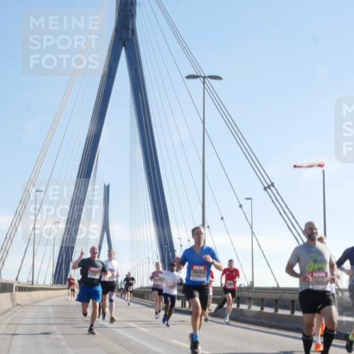 03.10.2025 - Köhlbrandbrückenlauf Matties Gatica Varas http://msf.ph/oto/9020867 03.10.2025 12:23:20 Position 1  meine-sportfotos.de
