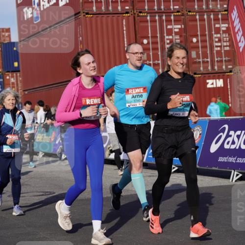 03.10.2025 - Köhlbrandbrückenlauf Michael Burmester http://msf.ph/oto/9020869 03.10.2025 10:21:49 Ziel 1049, 1467, 1740, 1976, 1977, 2022, 2114, 2235, 2298, 2414, 3570, 3660, 3661, 3662, 3693, 3694 meine-sportfotos.de