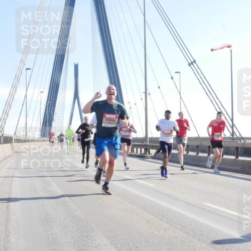 03.10.2025 - Köhlbrandbrückenlauf Matties Gatica Varas http://msf.ph/oto/9020876 03.10.2025 12:23:21 Position 1 4654 meine-sportfotos.de