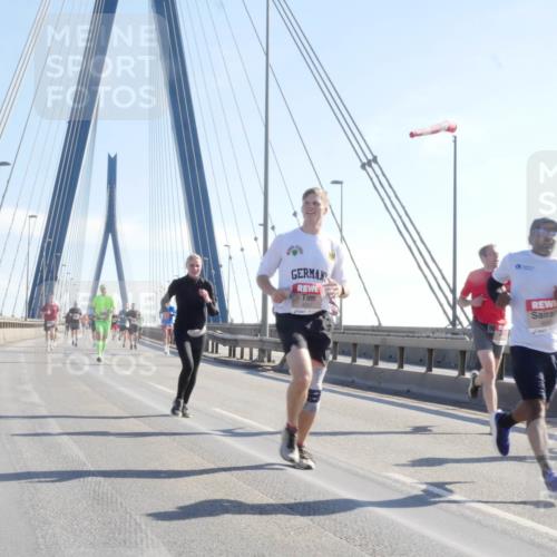 03.10.2025 - Köhlbrandbrückenlauf Matties Gatica Varas http://msf.ph/oto/9020888 03.10.2025 12:23:23 Position 1 4251, 6081 meine-sportfotos.de