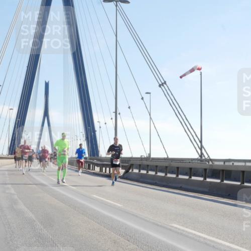 03.10.2025 - Köhlbrandbrückenlauf Matties Gatica Varas http://msf.ph/oto/9020905 03.10.2025 12:23:25 Position 1  meine-sportfotos.de