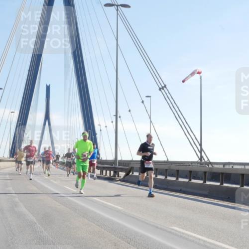 03.10.2025 - Köhlbrandbrückenlauf Matties Gatica Varas http://msf.ph/oto/9020910 03.10.2025 12:23:26 Position 1  meine-sportfotos.de