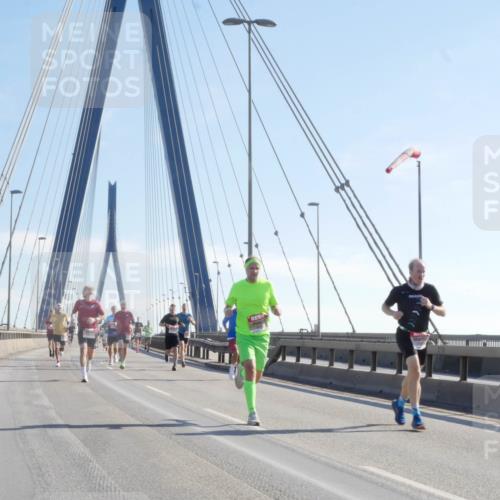 03.10.2025 - Köhlbrandbrückenlauf Matties Gatica Varas http://msf.ph/oto/9020916 03.10.2025 12:23:27 Position 1  meine-sportfotos.de
