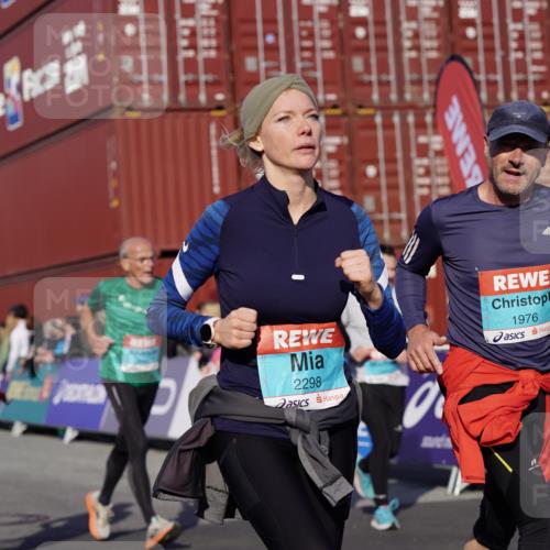 03.10.2025 - Köhlbrandbrückenlauf Michael Burmester http://msf.ph/oto/9020917 03.10.2025 10:21:52 Ziel 1740, 1976, 1977, 2022, 2065, 2114, 2298, 2327, 2414, 3114, 3570, 3660, 3661, 3662, 3693, 3694 meine-sportfotos.de