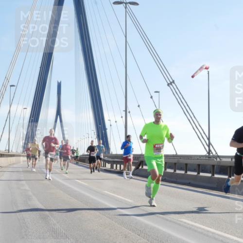 03.10.2025 - Köhlbrandbrückenlauf Matties Gatica Varas http://msf.ph/oto/9020918 03.10.2025 12:23:28 Position 1  meine-sportfotos.de