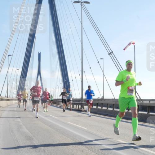 03.10.2025 - Köhlbrandbrückenlauf Matties Gatica Varas http://msf.ph/oto/9020923 03.10.2025 12:23:28 Position 1  meine-sportfotos.de