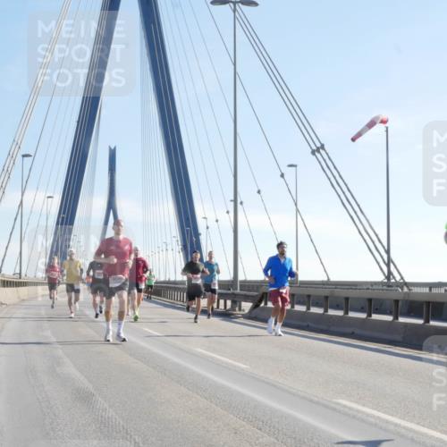 03.10.2025 - Köhlbrandbrückenlauf Matties Gatica Varas http://msf.ph/oto/9020926 03.10.2025 12:23:29 Position 1  meine-sportfotos.de