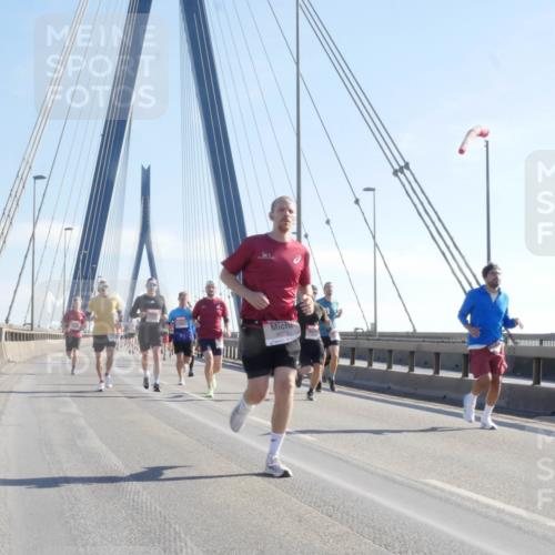 03.10.2025 - Köhlbrandbrückenlauf Matties Gatica Varas http://msf.ph/oto/9020935 03.10.2025 12:23:30 Position 1  meine-sportfotos.de