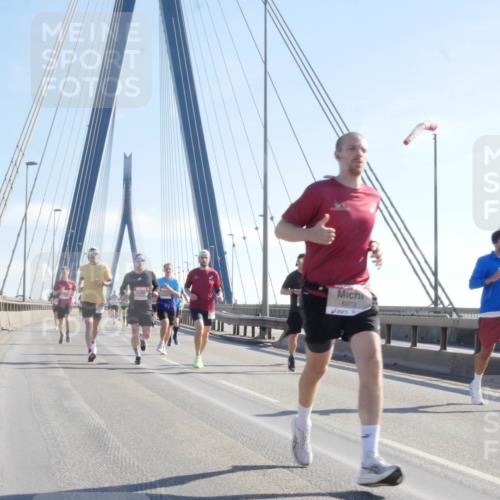 03.10.2025 - Köhlbrandbrückenlauf Matties Gatica Varas http://msf.ph/oto/9020939 03.10.2025 12:23:31 Position 1 6373 meine-sportfotos.de