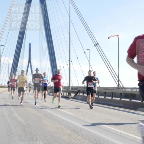 03.10.2025 - Köhlbrandbrückenlauf Matties Gatica Varas http://msf.ph/oto/9020942 03.10.2025 12:23:31 Position 1  meine-sportfotos.de