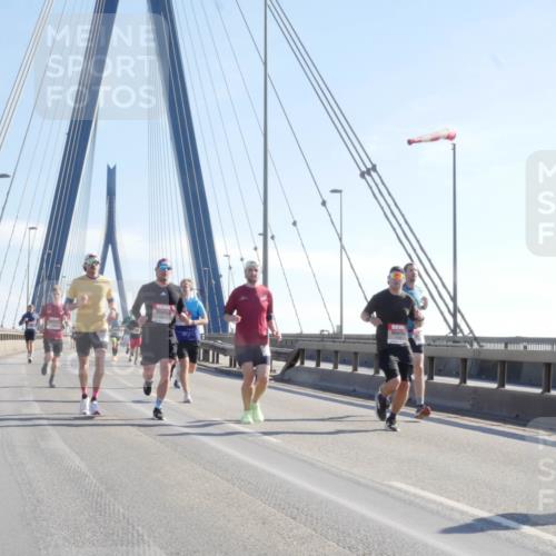 03.10.2025 - Köhlbrandbrückenlauf Matties Gatica Varas http://msf.ph/oto/9020946 03.10.2025 12:23:32 Position 1  meine-sportfotos.de