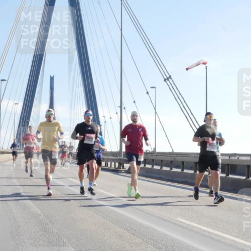 03.10.2025 - Köhlbrandbrückenlauf Matties Gatica Varas http://msf.ph/oto/9020948 03.10.2025 12:23:32 Position 1  meine-sportfotos.de