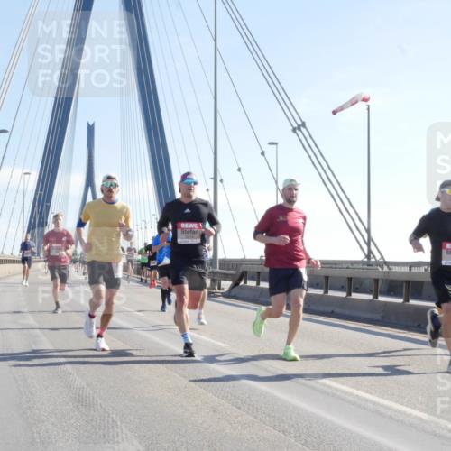 03.10.2025 - Köhlbrandbrückenlauf Matties Gatica Varas http://msf.ph/oto/9020951 03.10.2025 12:23:33 Position 1 6614 meine-sportfotos.de