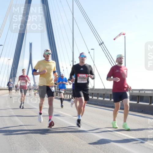 03.10.2025 - Köhlbrandbrückenlauf Matties Gatica Varas http://msf.ph/oto/9020954 03.10.2025 12:23:33 Position 1 6614 meine-sportfotos.de