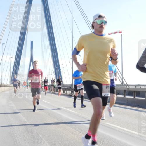 03.10.2025 - Köhlbrandbrückenlauf Matties Gatica Varas http://msf.ph/oto/9020961 03.10.2025 12:23:34 Position 1  meine-sportfotos.de