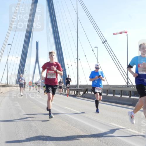 03.10.2025 - Köhlbrandbrückenlauf Matties Gatica Varas http://msf.ph/oto/9020964 03.10.2025 12:23:35 Position 1 5926, 6760 meine-sportfotos.de