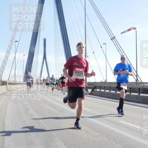 03.10.2025 - Köhlbrandbrückenlauf Matties Gatica Varas http://msf.ph/oto/9020969 03.10.2025 12:23:35 Position 1 5926 meine-sportfotos.de