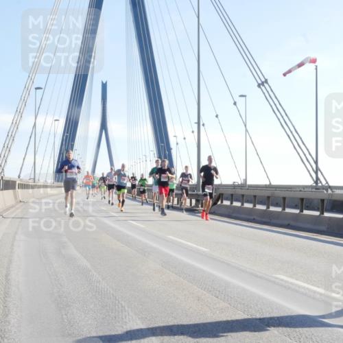 03.10.2025 - Köhlbrandbrückenlauf Matties Gatica Varas http://msf.ph/oto/9020976 03.10.2025 12:23:36 Position 1  meine-sportfotos.de