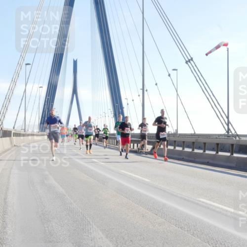 03.10.2025 - Köhlbrandbrückenlauf Matties Gatica Varas http://msf.ph/oto/9020978 03.10.2025 12:23:37 Position 1  meine-sportfotos.de