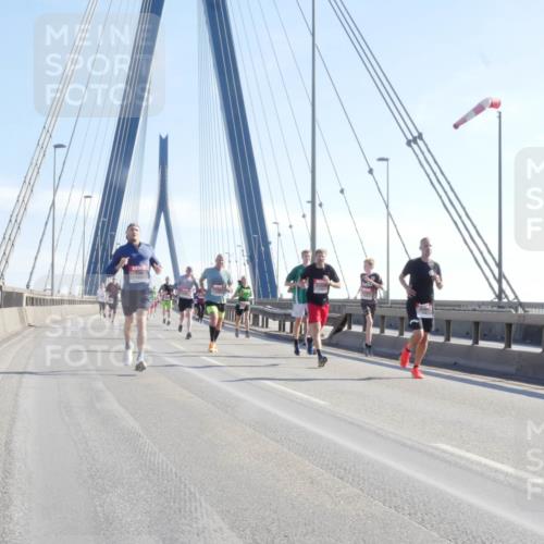 03.10.2025 - Köhlbrandbrückenlauf Matties Gatica Varas http://msf.ph/oto/9020983 03.10.2025 12:23:38 Position 1  meine-sportfotos.de