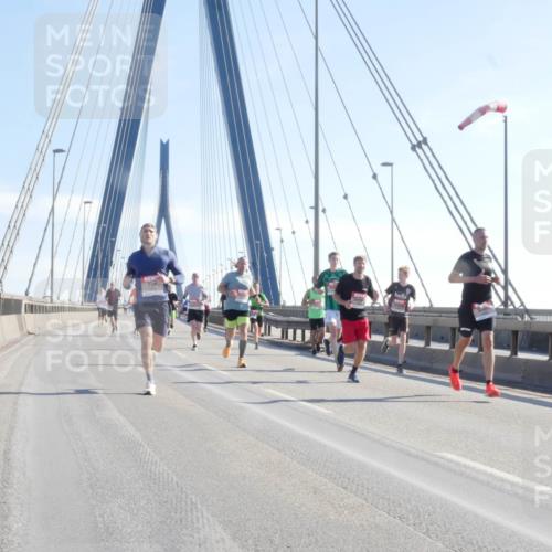 03.10.2025 - Köhlbrandbrückenlauf Matties Gatica Varas http://msf.ph/oto/9020986 03.10.2025 12:23:38 Position 1  meine-sportfotos.de