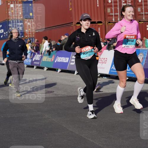03.10.2025 - Köhlbrandbrückenlauf Michael Burmester http://msf.ph/oto/9020992 03.10.2025 10:21:56 Ziel 1669, 1976, 1977, 2065, 2114, 2298, 2327, 2414, 3114, 3509, 3660, 3661, 3662, 3693, 3694 meine-sportfotos.de