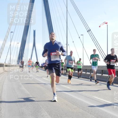 03.10.2025 - Köhlbrandbrückenlauf Matties Gatica Varas http://msf.ph/oto/9020996 03.10.2025 12:23:40 Position 1 4518 meine-sportfotos.de
