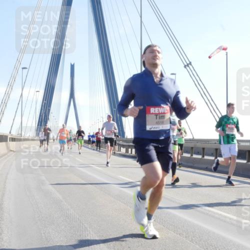 03.10.2025 - Köhlbrandbrückenlauf Matties Gatica Varas http://msf.ph/oto/9020999 03.10.2025 12:23:40 Position 1 4518 meine-sportfotos.de